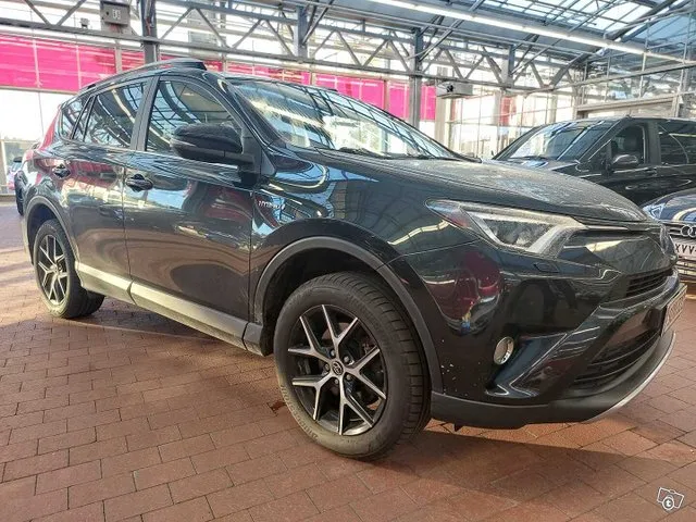 Toyota RAV4 2,5 Hybrid AWD Style - Navigointi, Vetokoukku, 360-pysäköintikamera - J. autoturva - Ilmainen kotiintoimitus Image 1